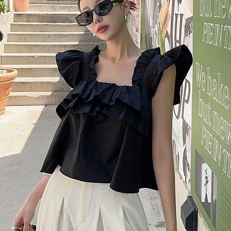 Dongdaemum Women’s Shirts, Tops & T-Shirts, a testament to the elegance and quality of wholesale Korean fashion.