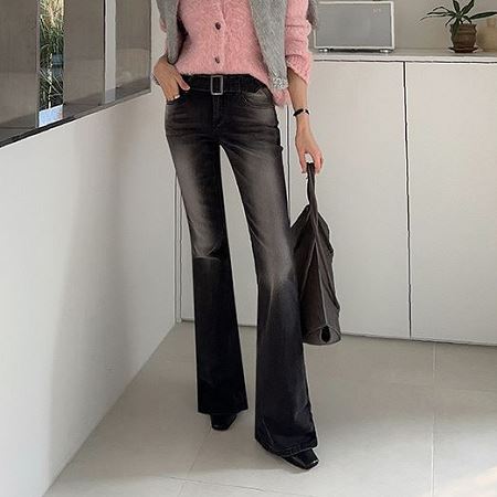 Dongdaemum Women’s Pants, a testament to the elegance and quality of wholesale Korean fashion.