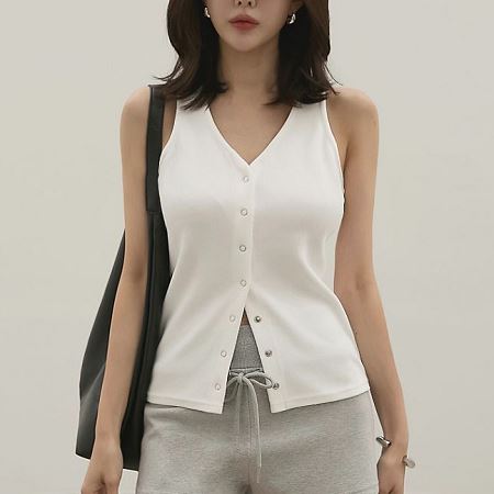 Dongdaemum Women’s Shirts, Tops & T-Shirts, a testament to the elegance and quality of wholesale Korean fashion.