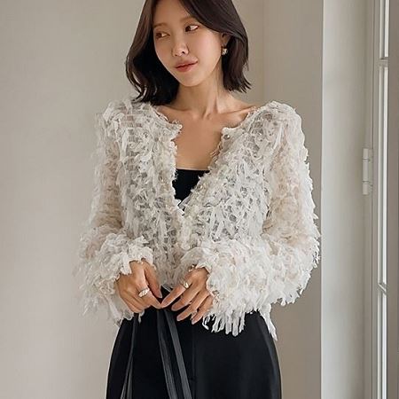 Dongdaemum Women’s Coats & Jackets, a testament to the elegance and quality of wholesale Korean fashion.