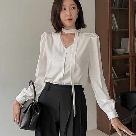 Dongdaemum Women’s Shirts, Tops & T-Shirts, a testament to the elegance and quality of wholesale Korean fashion.