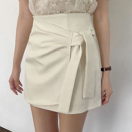 A collection of Dongdaemum Women’s Dresses, encapsulating the charm of Korean fashion.