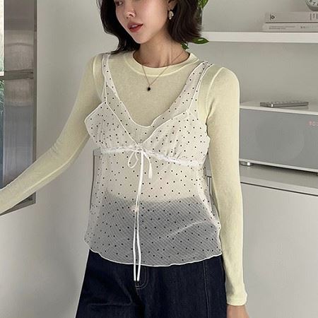 Dongdaemum Women’s Shirts, Tops & T-Shirts, a testament to the elegance and quality of wholesale Korean fashion.