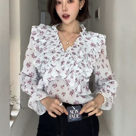 Dongdaemum Women’s Shirts, Tops & T-Shirts, a testament to the elegance and quality of wholesale Korean fashion.