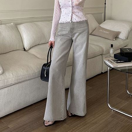 Dongdaemum Women’s Pants, a testament to the elegance and quality of wholesale Korean fashion.
