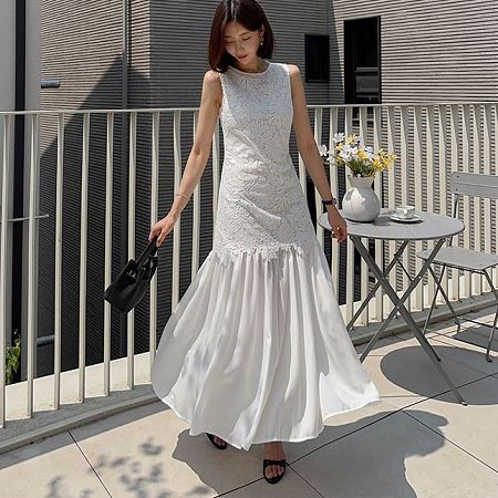 A collection of Dongdaemum Women’s Dresses, encapsulating the charm of Korean fashion.