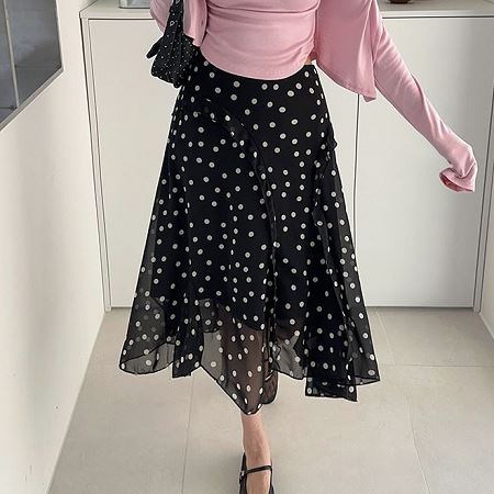 A collection of Dongdaemum Women’s Dresses, encapsulating the charm of Korean fashion.