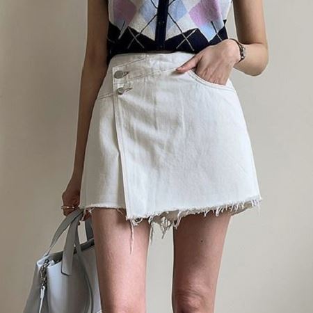 A collection of Dongdaemum Women’s Dresses, encapsulating the charm of Korean fashion.