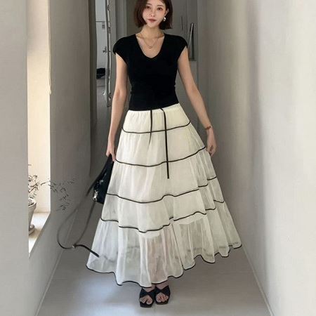 Dongdaemum Women’s One-Pieces, a testament to the elegance and quality of wholesale Korean fashion.
