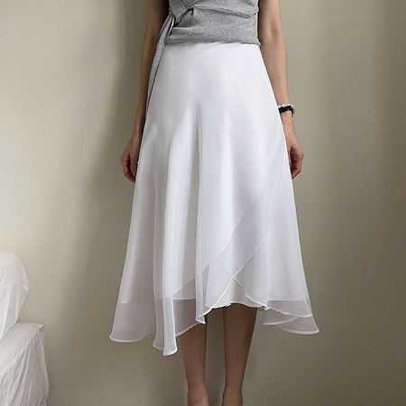 A collection of Dongdaemum Women’s Dresses, encapsulating the charm of Korean fashion.