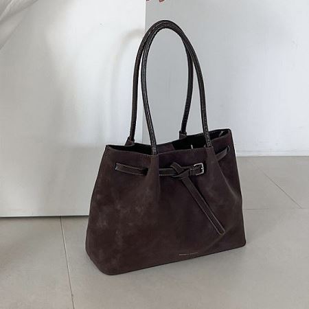 Dongdaemum Women’s Handbags, a testament to the elegance and quality of wholesale Korean fashion.
