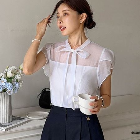 Dongdaemum Women’s Shirts, Tops & T-Shirts, a testament to the elegance and quality of wholesale Korean fashion.