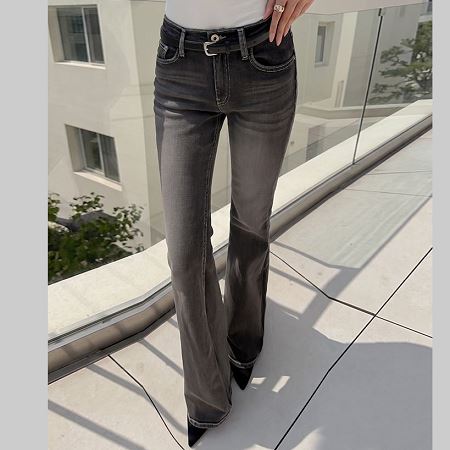 Dongdaemum Women’s Pants, a testament to the elegance and quality of wholesale Korean fashion.