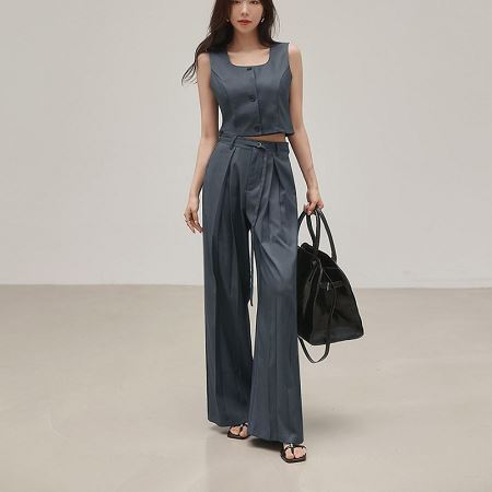 Dongdaemum Women’s One-Pieces, a testament to the elegance and quality of wholesale Korean fashion.