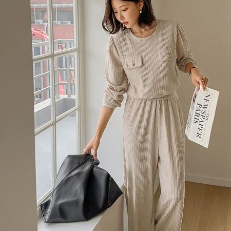 Dongdaemum Women’s One-Pieces, a testament to the elegance and quality of wholesale Korean fashion.