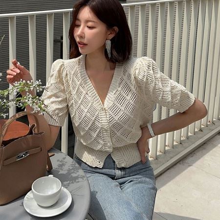 Dongdaemum Women’s Coats & Jackets, a testament to the elegance and quality of wholesale Korean fashion.