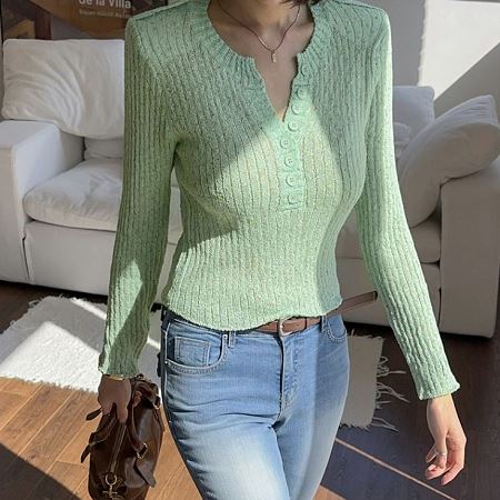 Dongdaemum Women’s Shirts, Tops & T-Shirts, a testament to the elegance and quality of wholesale Korean fashion.