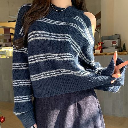 Dongdaemum Women’s Shirts, Tops & T-Shirts, a testament to the elegance and quality of wholesale Korean fashion.