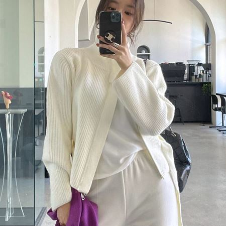 Dongdaemum Women’s Coats & Jackets, a testament to the elegance and quality of wholesale Korean fashion.