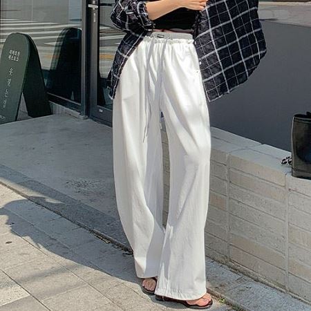 Dongdaemum Women’s Pants, a testament to the elegance and quality of wholesale Korean fashion.