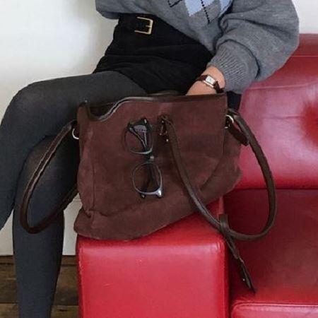 Dongdaemum Women’s Handbags, a testament to the elegance and quality of wholesale Korean fashion.