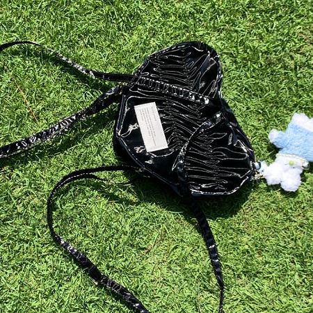 Dongdaemum Women’s Handbags, a testament to the elegance and quality of wholesale Korean fashion.