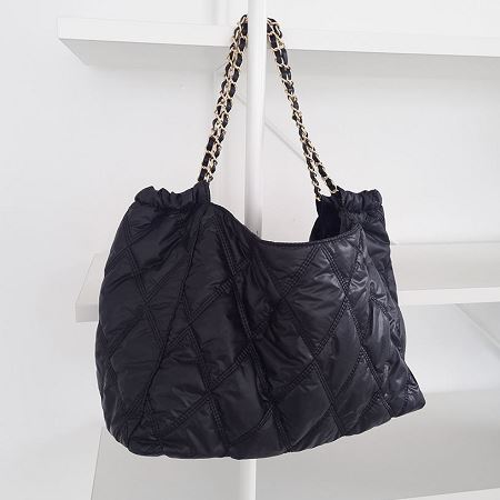 Dongdaemum Women’s Handbags, a testament to the elegance and quality of wholesale Korean fashion.