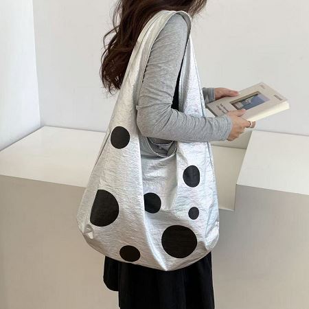 A collection of Dongdaemum Women’s Handbags, Wallets & Cases, showcasing the elegance of Korean fashion.