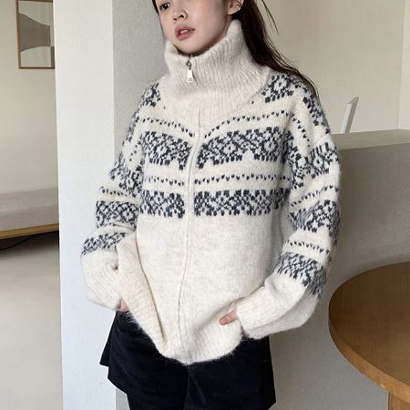 Dongdaemum Women’s Shirts, Tops & T-Shirts, a testament to the elegance and quality of wholesale Korean fashion.