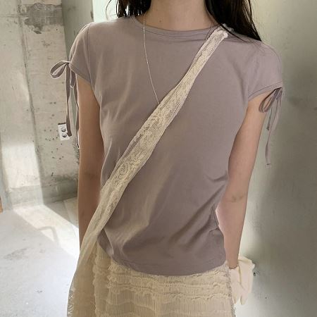 Dongdaemum Women’s Shirts, Tops & T-Shirts, a testament to the elegance and quality of wholesale Korean fashion.