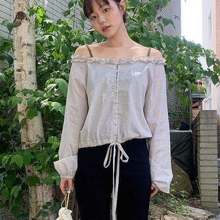 Dongdaemum Women’s Shirts, Tops & T-Shirts, a testament to the elegance and quality of wholesale Korean fashion.