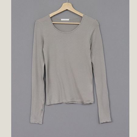 Dongdaemum Women’s Shirts, Tops & T-Shirts, a testament to the elegance and quality of wholesale Korean fashion.