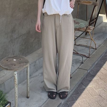 Dongdaemum Women’s Pants, a testament to the elegance and quality of wholesale Korean fashion.