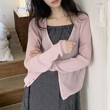 Dongdaemum Women’s Shirts, Tops & T-Shirts, a testament to the elegance and quality of wholesale Korean fashion.