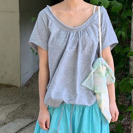Dongdaemum Women’s Shirts, Tops & T-Shirts, a testament to the elegance and quality of wholesale Korean fashion.