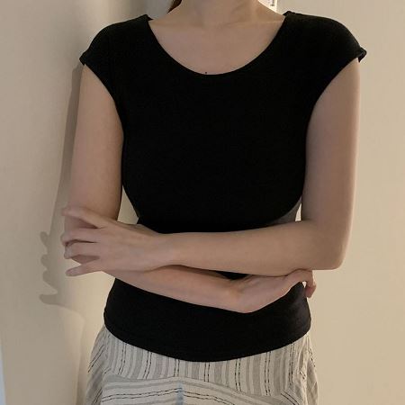 Dongdaemum Women’s Shirts, Tops & T-Shirts, a testament to the elegance and quality of wholesale Korean fashion.