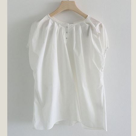 Dongdaemum Women’s Shirts, Tops & T-Shirts, a testament to the elegance and quality of wholesale Korean fashion.