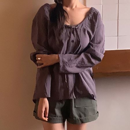 Dongdaemum Women’s Shirts, Tops & T-Shirts, a testament to the elegance and quality of wholesale Korean fashion.