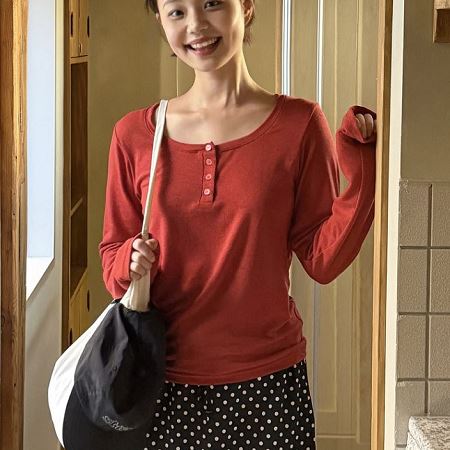 Dongdaemum Women’s Shirts, Tops & T-Shirts, a testament to the elegance and quality of wholesale Korean fashion.