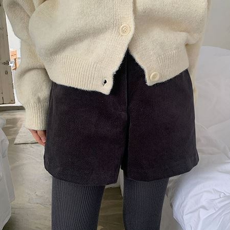Dongdaemum Women’s Pants, a testament to the elegance and quality of wholesale Korean fashion.