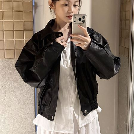 Dongdaemum Women’s Coats & Jackets, a testament to the elegance and quality of wholesale Korean fashion.