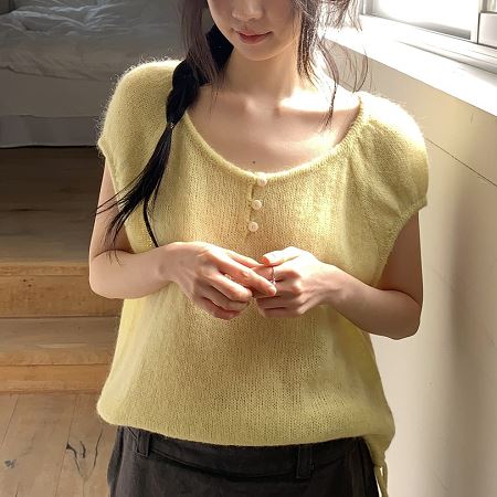 Dongdaemum Women’s Shirts, Tops & T-Shirts, a testament to the elegance and quality of wholesale Korean fashion.