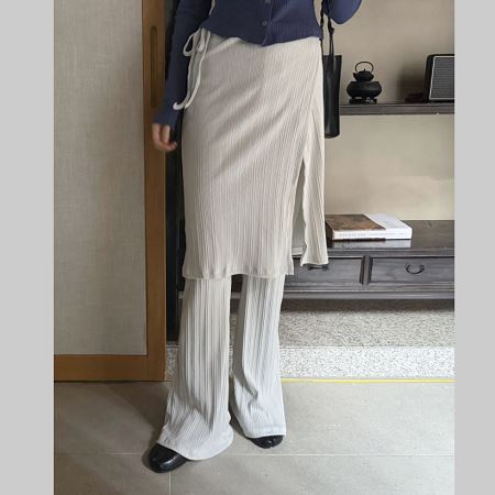Dongdaemum Women’s Pants, a testament to the elegance and quality of wholesale Korean fashion.