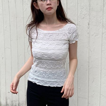 Dongdaemum Women’s Shirts, Tops & T-Shirts, a testament to the elegance and quality of wholesale Korean fashion.