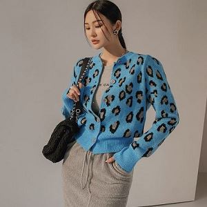 Dongdaemum Women’s Coats & Jackets, a testament to the elegance and quality of wholesale Korean fashion.