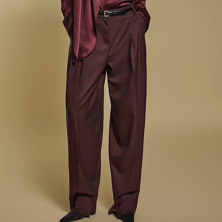 Dongdaemum Women’s Pants, a testament to the elegance and quality of wholesale Korean fashion.