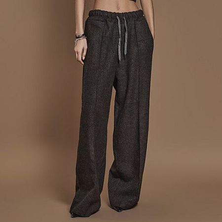 Dongdaemum Women’s Pants, a testament to the elegance and quality of wholesale Korean fashion.