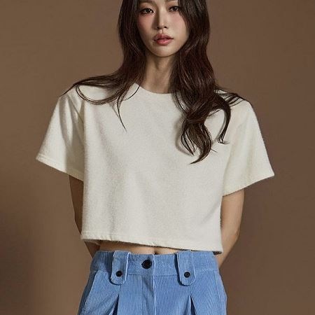 Dongdaemum Women’s Shirts, Tops & T-Shirts, a testament to the elegance and quality of wholesale Korean fashion.