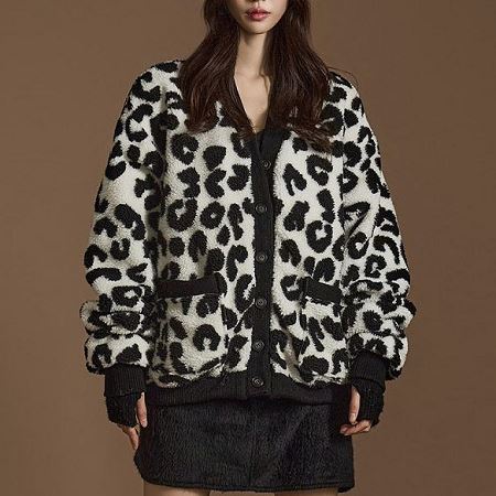 Dongdaemum Women’s Coats & Jackets, a testament to the elegance and quality of wholesale Korean fashion.