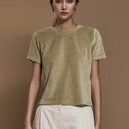 Dongdaemum Women’s Shirts, Tops & T-Shirts, a testament to the elegance and quality of wholesale Korean fashion.